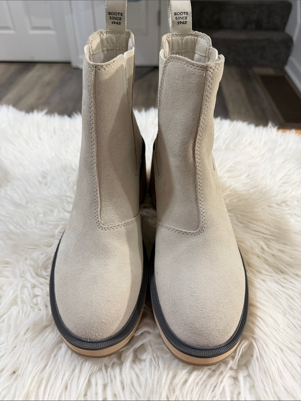 Sorel Suede Chelsea Ankle Boots in Light Beige Size 8